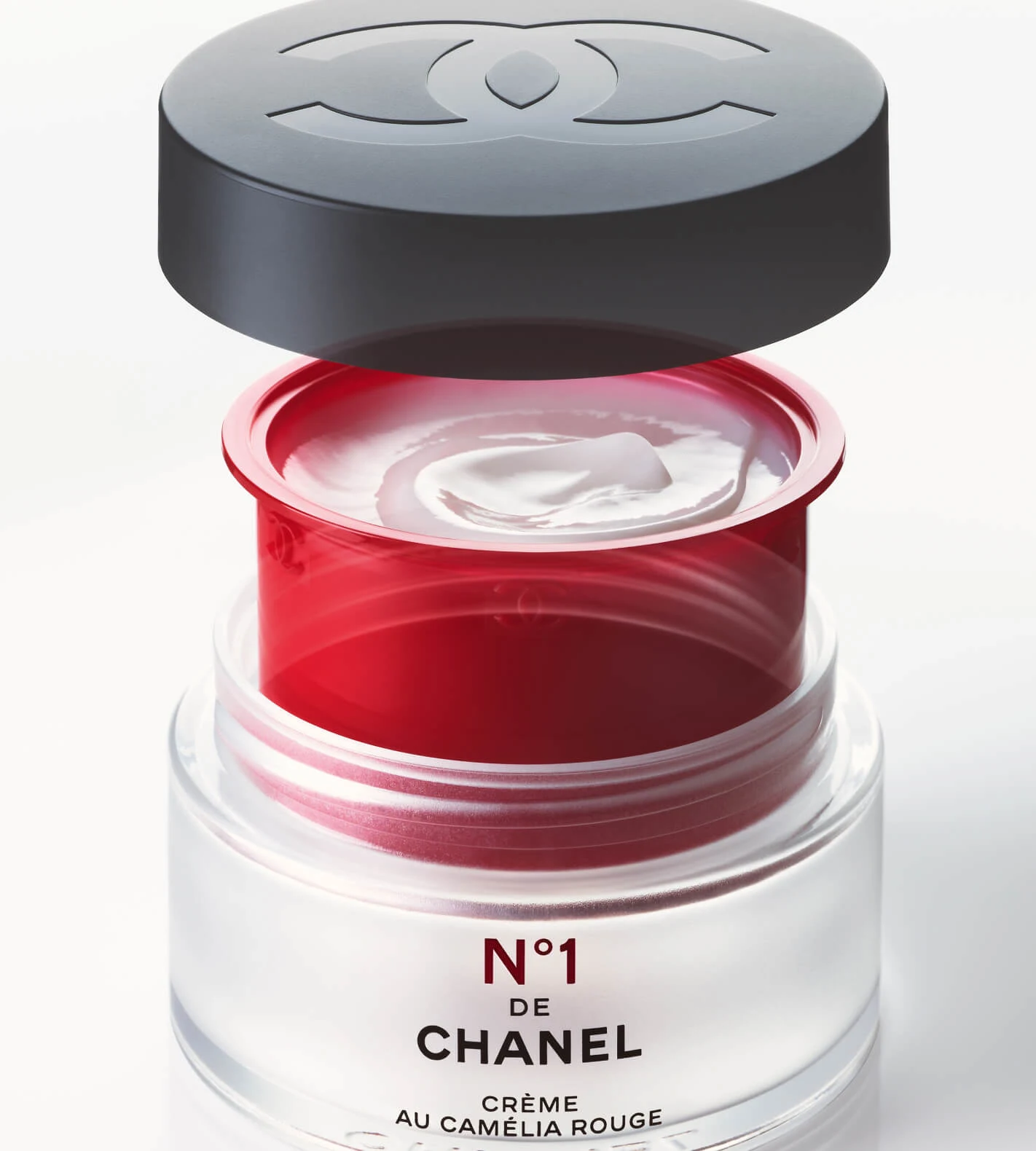N°1 DE CHANEL refillable object, reducing unnecessary material.